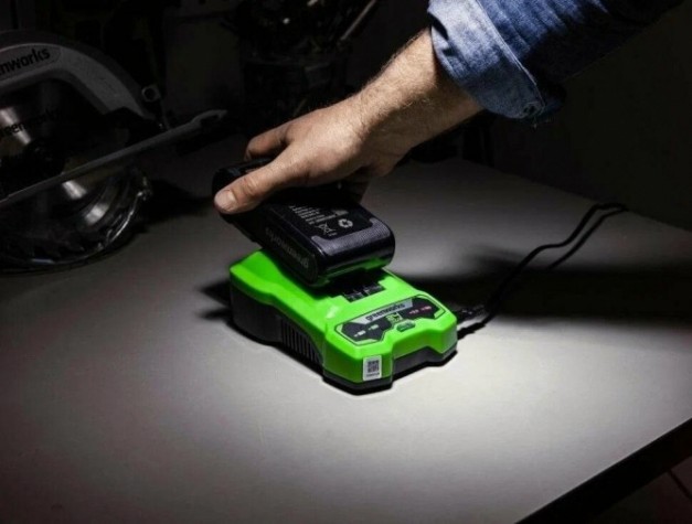 Аккумулятор GREENWORKS 24.0V 4,0 Ач Li-ion с двумя USB разъемами (2940407) [2940407]