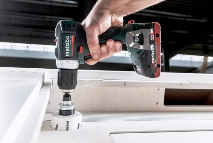 Аккумуляторная дрель-шуруповерт METABO BS 18 L BL 2x4.0 Ач LiHD, бесщеточная [602326800]