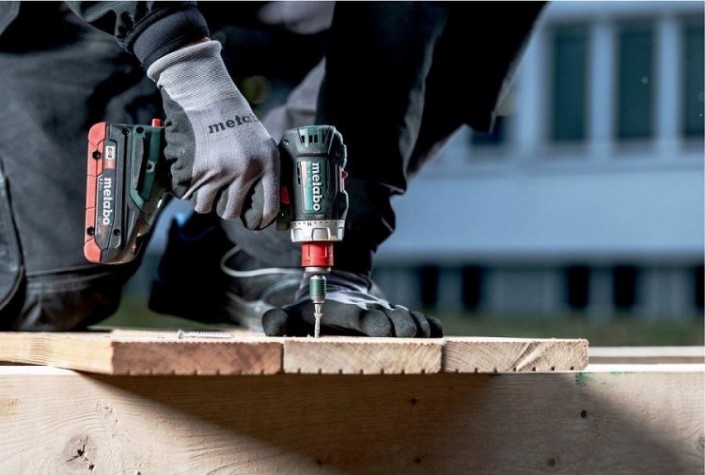 Аккумуляторная дрель-шуруповерт METABO BS 18 L BL Quick 2х4.0 Ач LiHD, бесщеточная [602327800]
