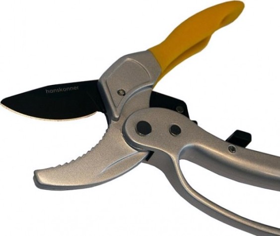 Секатор HANSKONNER HK3012-07-20 ручной 205 мм с храповым механизмом алюмин. ручка Секатор HANSKONNER HK3012-07-20 ручной 205 мм с храповым механизмом алюмин. ручка