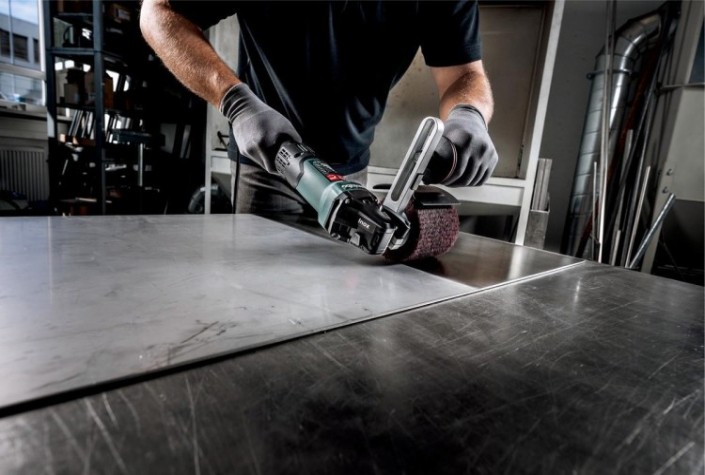 Шлифмашина щеточная сетевая METABO SE 17-200 RT [602259000]